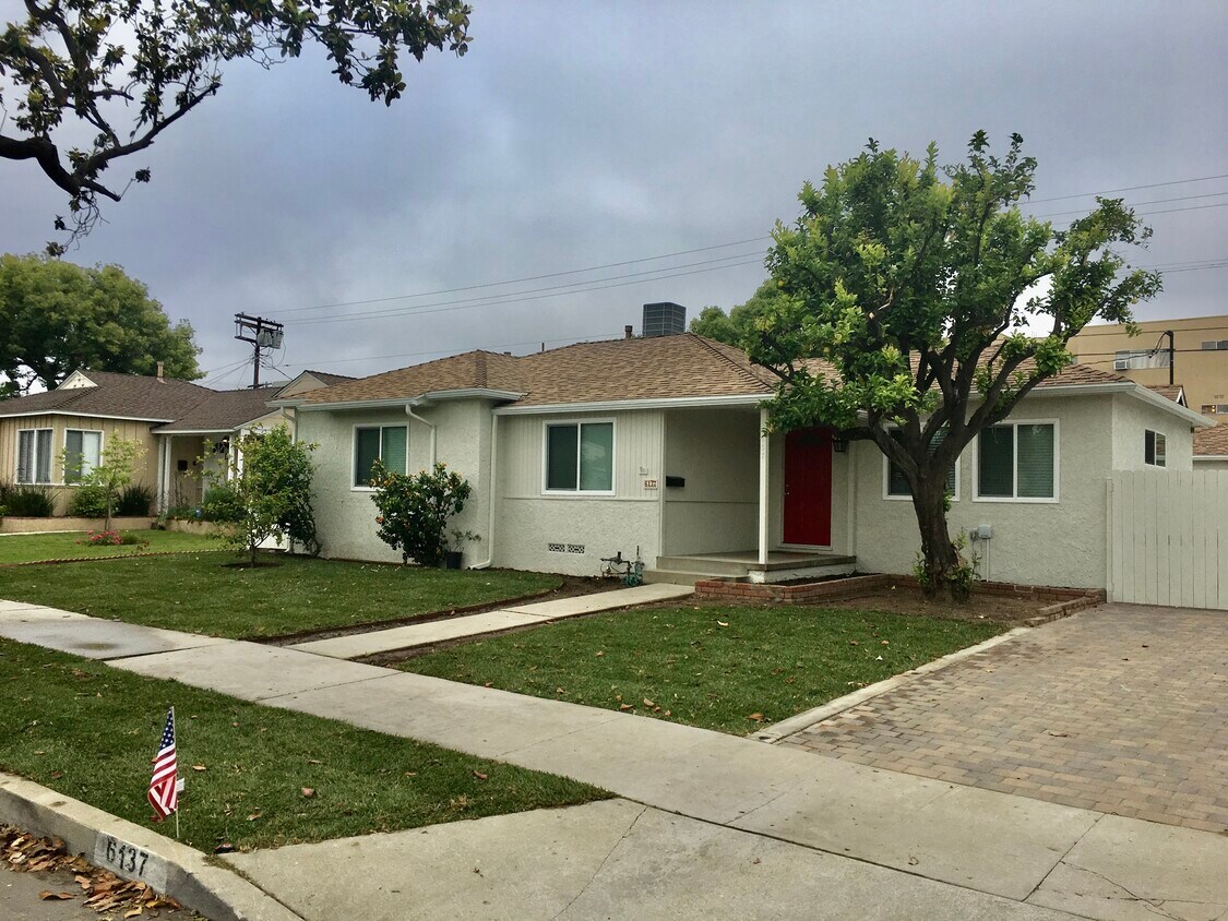 6137 Canby Ave, Tarzana, CA 91335 House Rental in Tarzana, CA