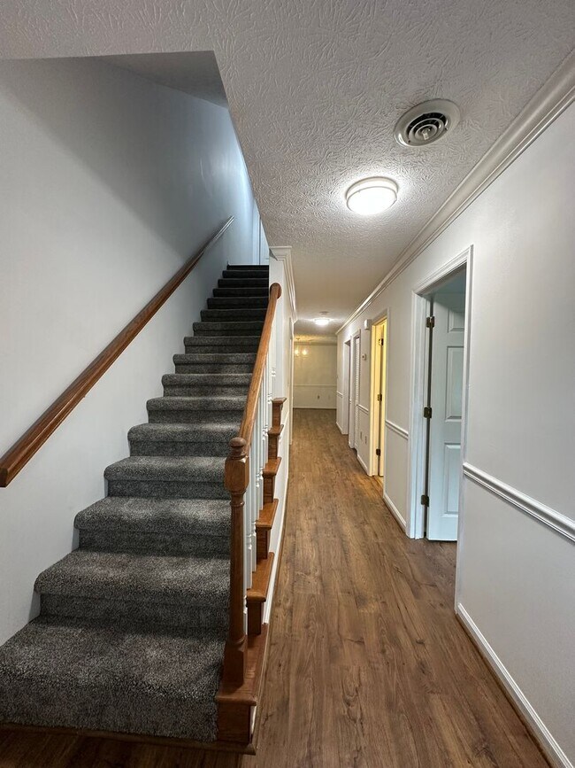 Foto del edificio - 2 Bedroom / 2 Bath Brick Condo - Bristol, TN
