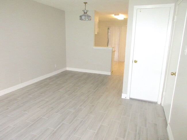 Building Photo - SPRING BRANCH CONDO WITH ALL BILLS PAID!