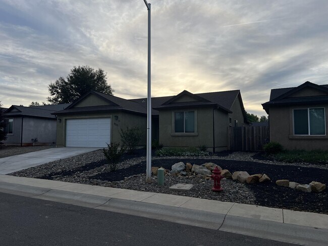 Foto del edificio - 4321 Paulson Ln