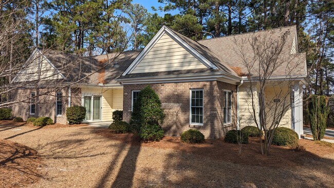 Building Photo - 501 Longwood Pl