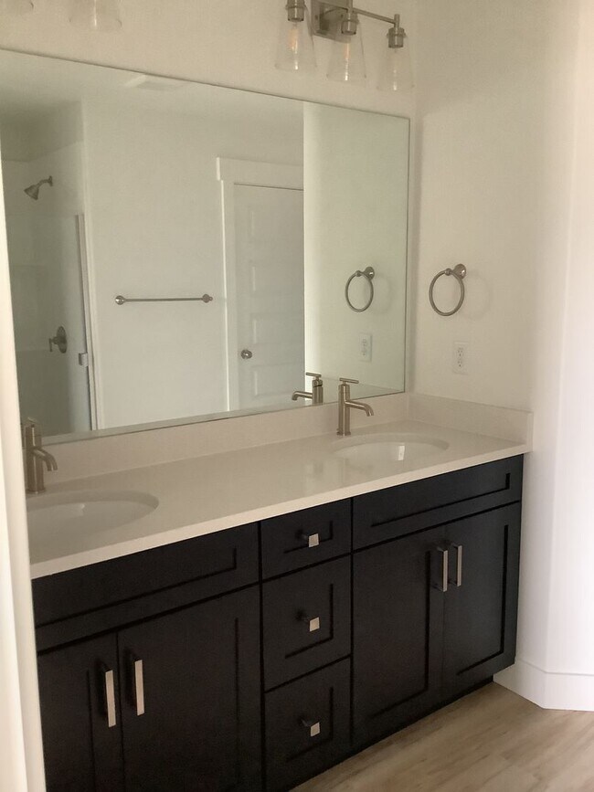 Foto del edificio - FREE FIRST MONTH'S RENT - New Construction Townhome Located in Prime Saratoga Springs Location.