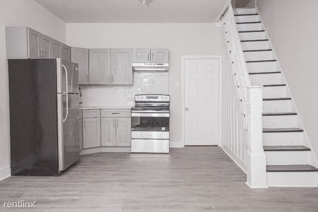 Building Photo - 1 br, 1 bath Townhome - 6143 Glenmore Ave