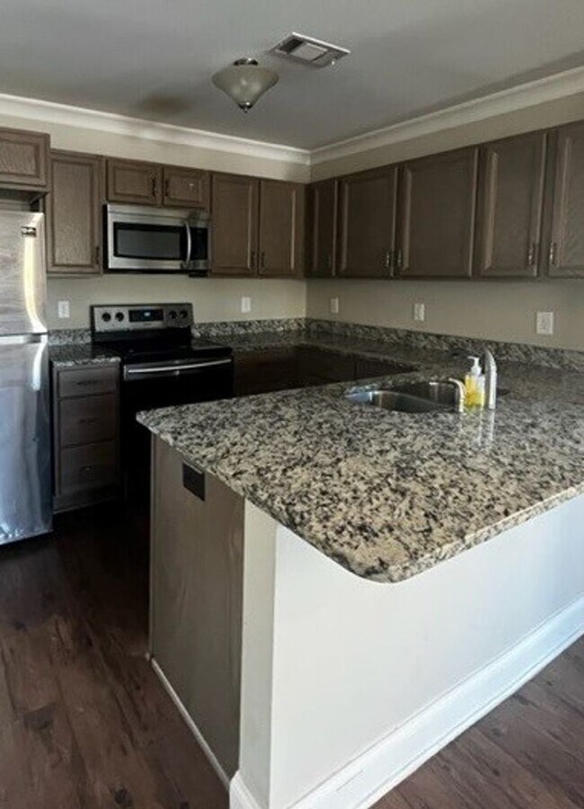 Building Photo - Affordable 2-Bedroom Townhome in the Heart of Lebanon, TN!
