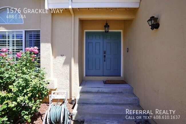Foto del edificio - Gorgeous Executive Home with Central AC in...