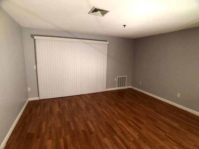 Sala de estar - 108 Hunters Run Pl