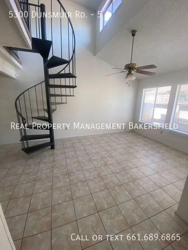 Foto del edificio - 5300 Dunsmuir Rd