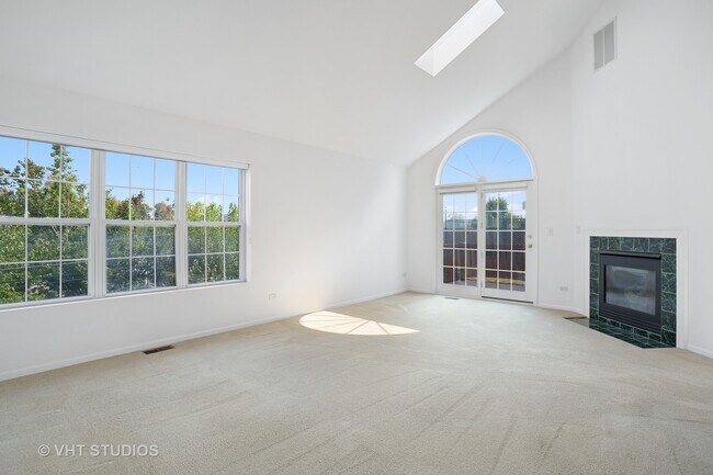Building Photo - 161 S Evergreen Ave