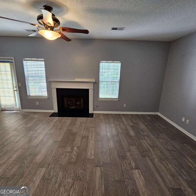 Building Photo - 310 Pecan Wood Cir