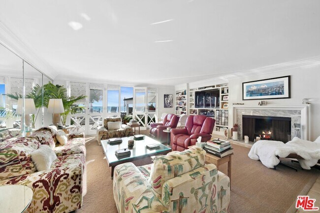 Foto del edificio - 23648 Malibu Colony Rd
