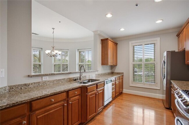 Foto del edificio - 560 Dutch Valley Rd NE