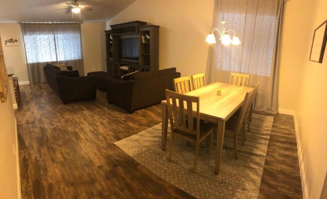 Foto del edificio - 1780 N Snowfield Pl