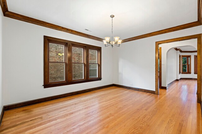 Building Photo - 5849 N Virginia Ave