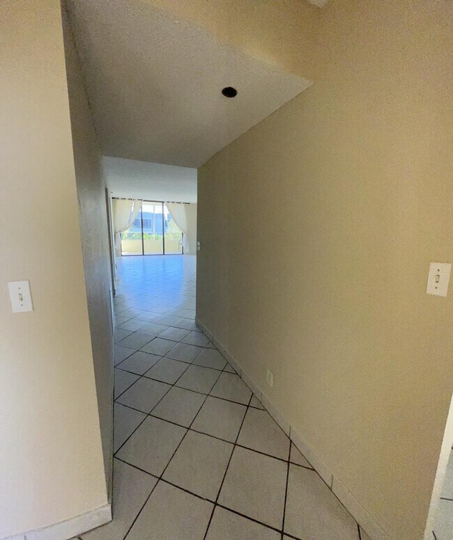 Hallway - 1850 Homewood Blvd