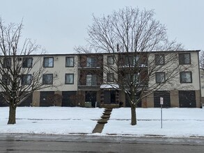 Building Photo - 404 E Bailey Rd