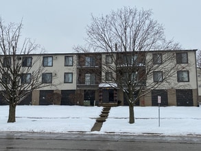 Building Photo - 404 E Bailey Rd