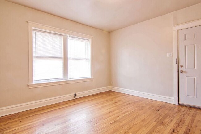 Foto del edificio - 3946 Dunnica Ave