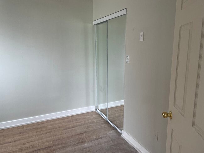 Building Photo - RECENTLY UPDATED 1-BEDROOM APARTMENT FOR R...