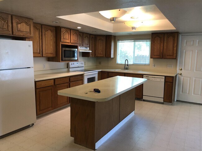 Building Photo - 9066 Bordeaux Way