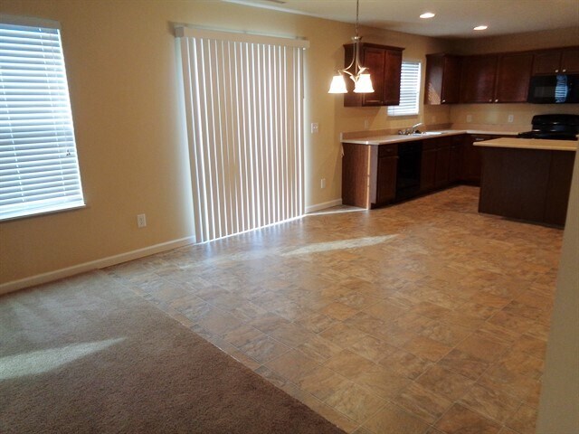 Building Photo - 1570 Lavender Lane