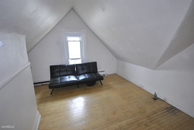Foto del edificio - Studio, 1 bath Apartment - 624 Packard #7 ...