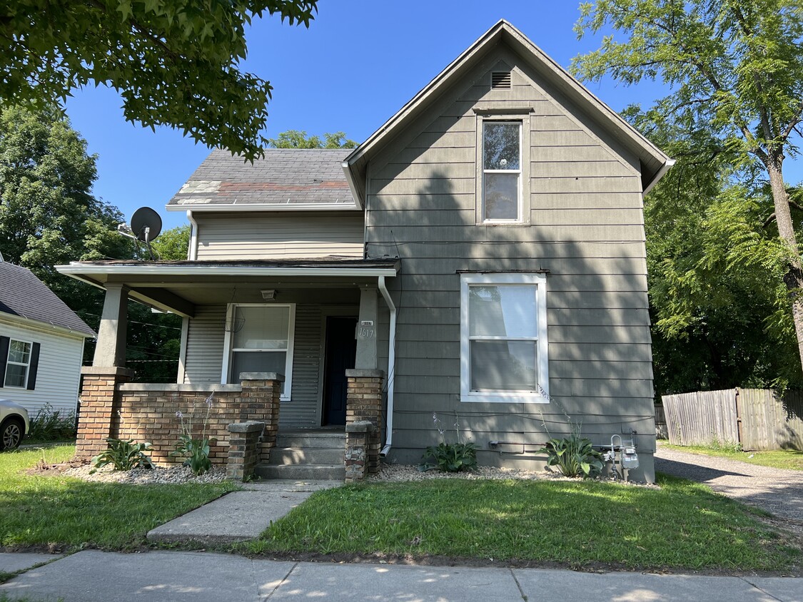Primary Photo - 1617 Prairie St