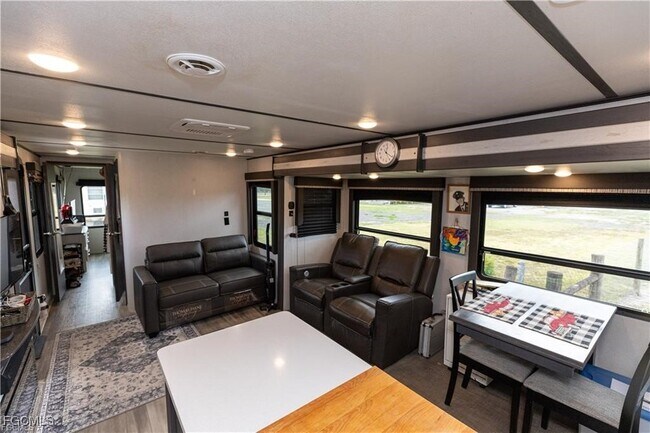 Foto del edificio - 17861 Palm Creek Dr