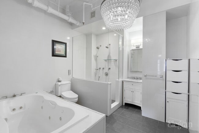 Building Photo - 208 W 30th St