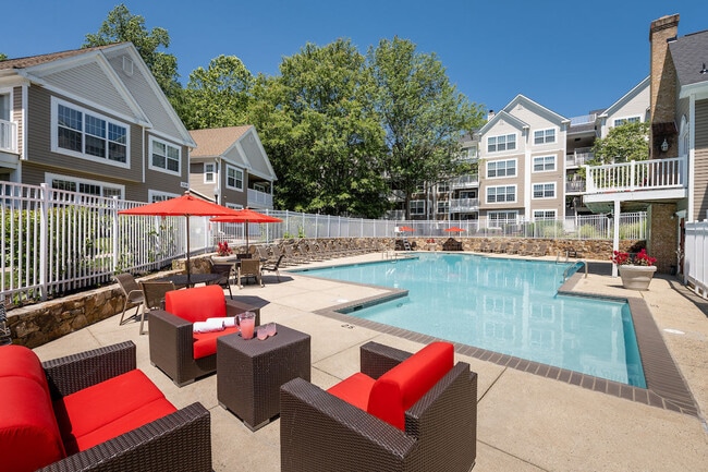 Building Photo - Elms Oakton