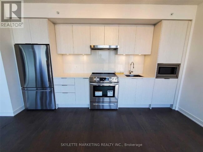 Building Photo - 25 Richmond St E