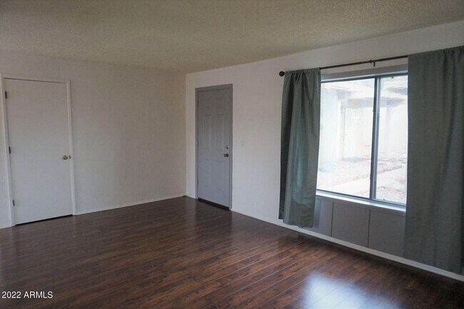 Building Photo - 4419 Plaza Vista