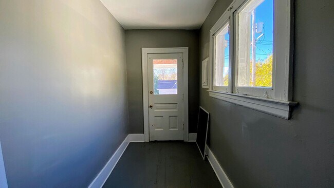 Foto del edificio - 818 Alpine Ave NW