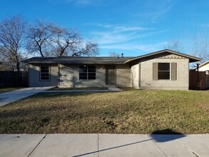 Building Photo - 5227 Vlg Gln Dr