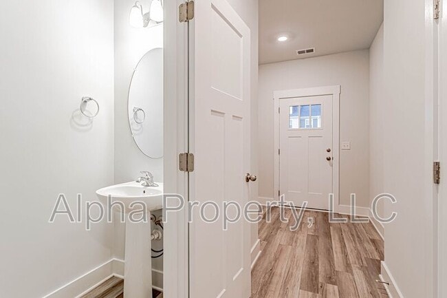 Building Photo - 244 Keaton Ct