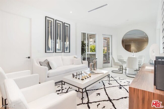 Foto del edificio - 2 br, 2 bath Condo - 1030 N Kings Rd Unit 303