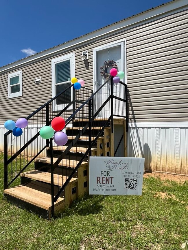 Building Photo - 600 Holly Dr