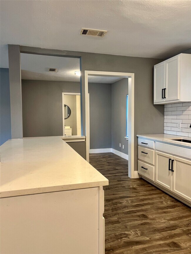 Foto del edificio - 6107 Belmark St