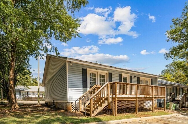 Foto del edificio - 2218 Magnolia Cir