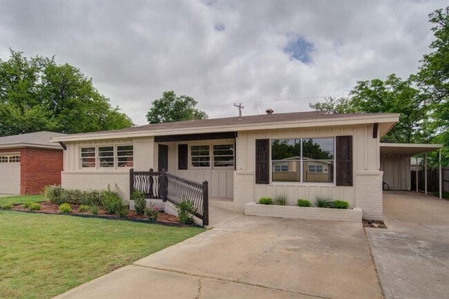 Building Photo - Beautiful Home Completely Remodeled Throug...