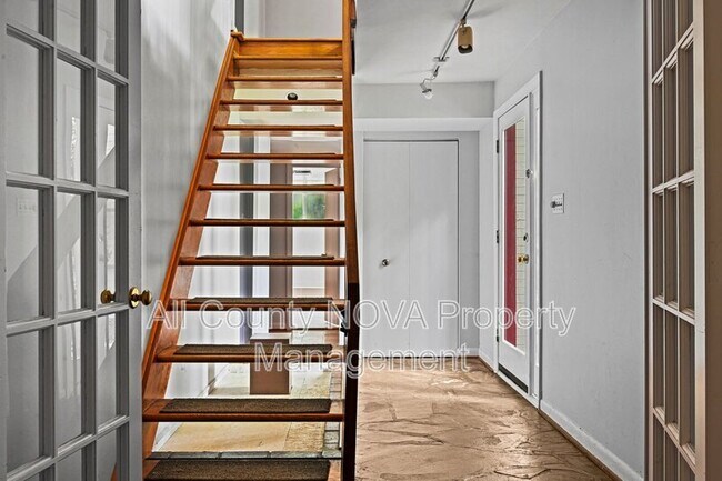 Foto del edificio - 8108 Timber Valley Ct