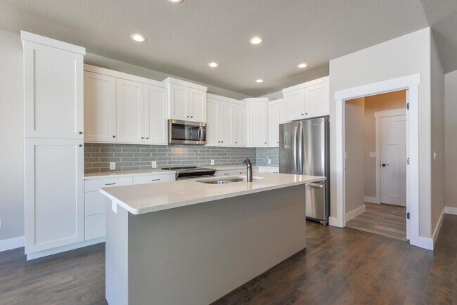 Building Photo - 3 br, 2.5 bath House - 1618 Tundra Ave
