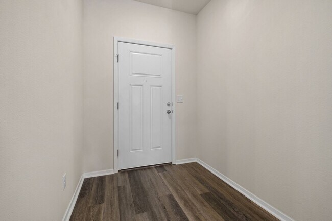 Building Photo - Brand new, pet friendly, fenced yard!