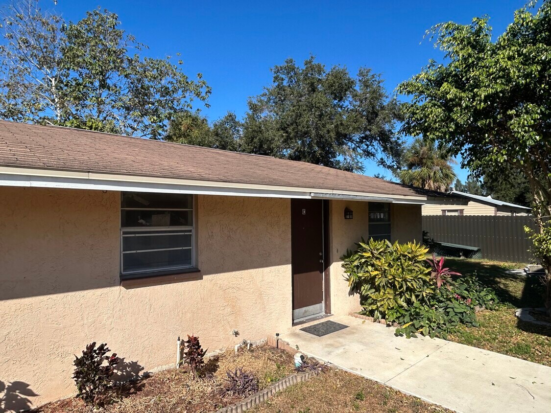 Foto principal - 10415 Alma St