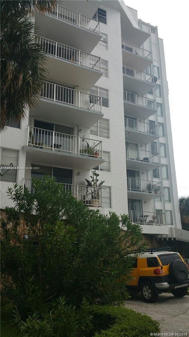Building Photo - 6801 Indian Creek Dr