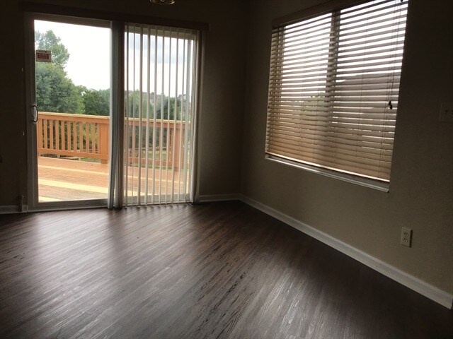 Building Photo - 1801 Chesney Dr