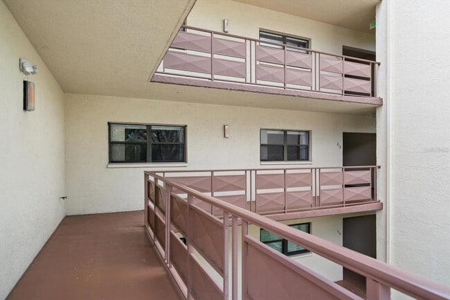 Foto del edificio - 6188 80th St N