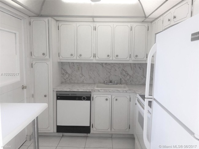 Building Photo - 4141 Nautilus Dr