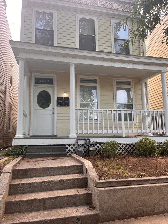 Foto del edificio - 2210 Parkwood Ave