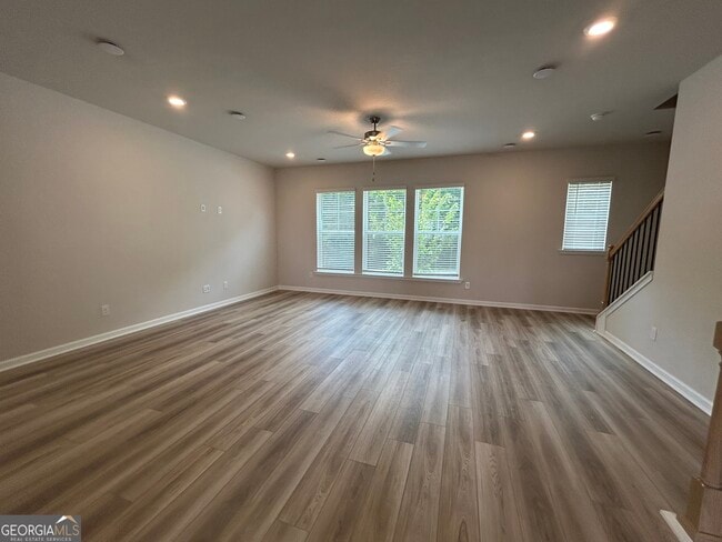 Building Photo - 2725 Harrison Dr