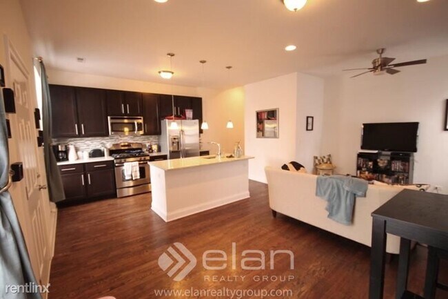 Building Photo - 1 br, 1 bath  - 1470 W ERIE Apt 3R Unit 3R